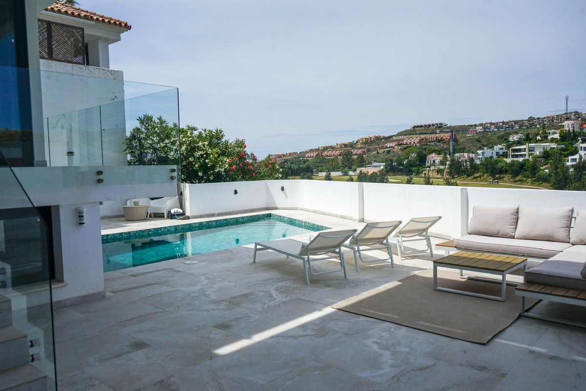 5 Bed Townhouse for sale in Benahavís Costa Del Sol, Málaga, Spain