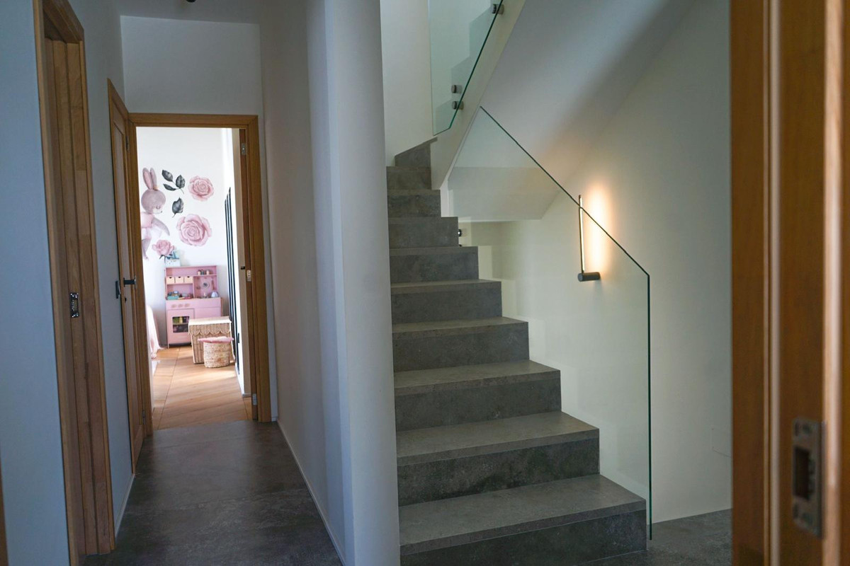5 Bed Townhouse for sale in Benahavís Costa Del Sol, Málaga, Spain