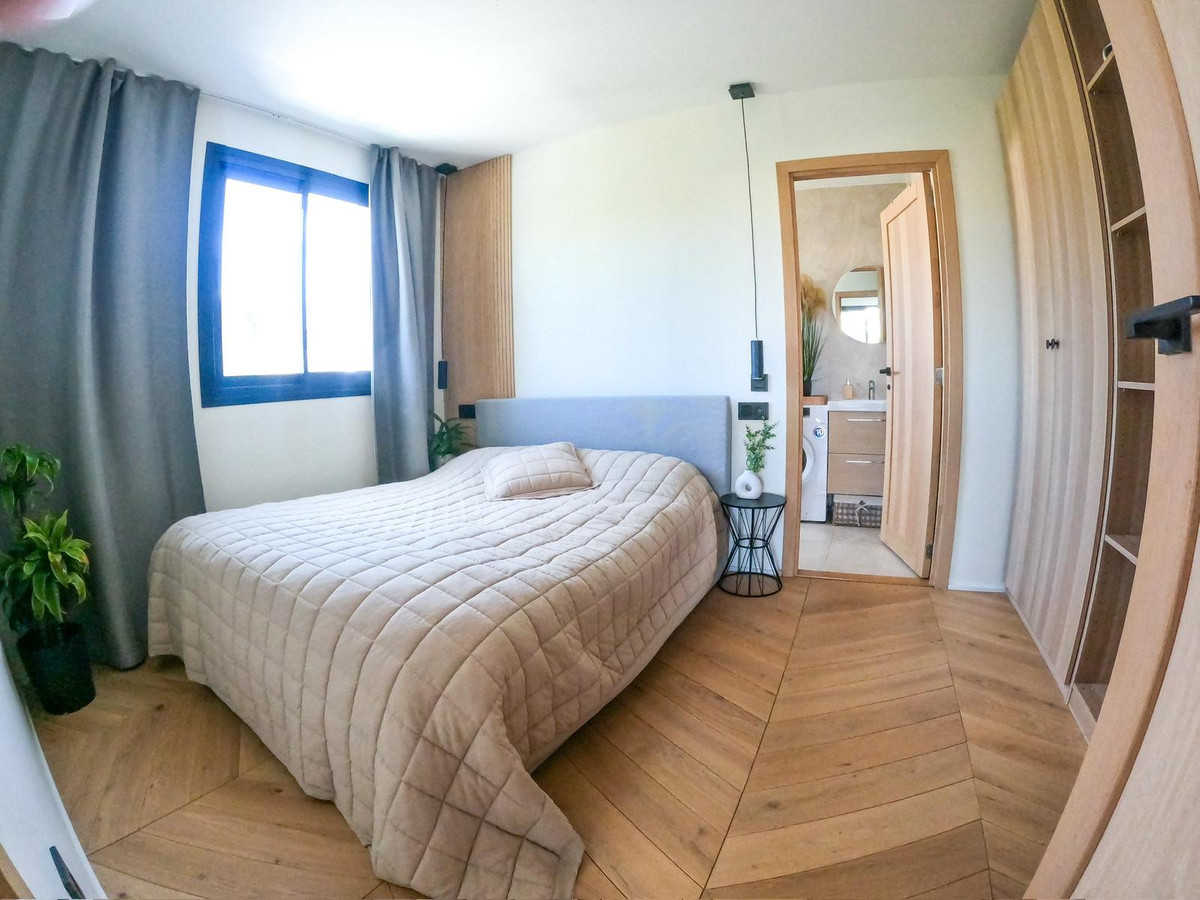 5 Bed Townhouse for sale in Benahavís Costa Del Sol, Málaga, Spain