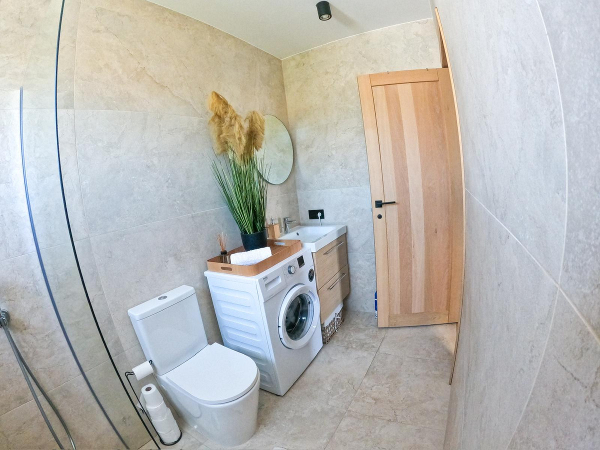 5 Bed Townhouse for sale in Benahavís Costa Del Sol, Málaga, Spain