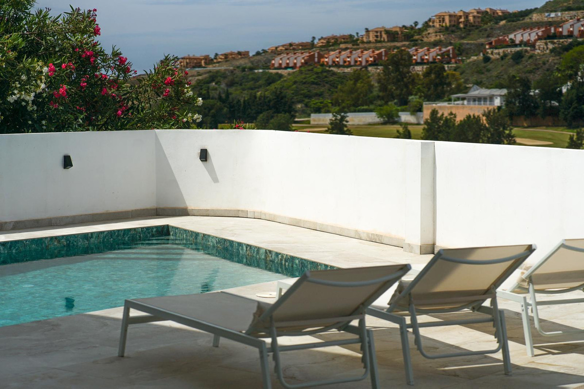 5 Bed Townhouse for sale in Benahavís Costa Del Sol, Málaga, Spain