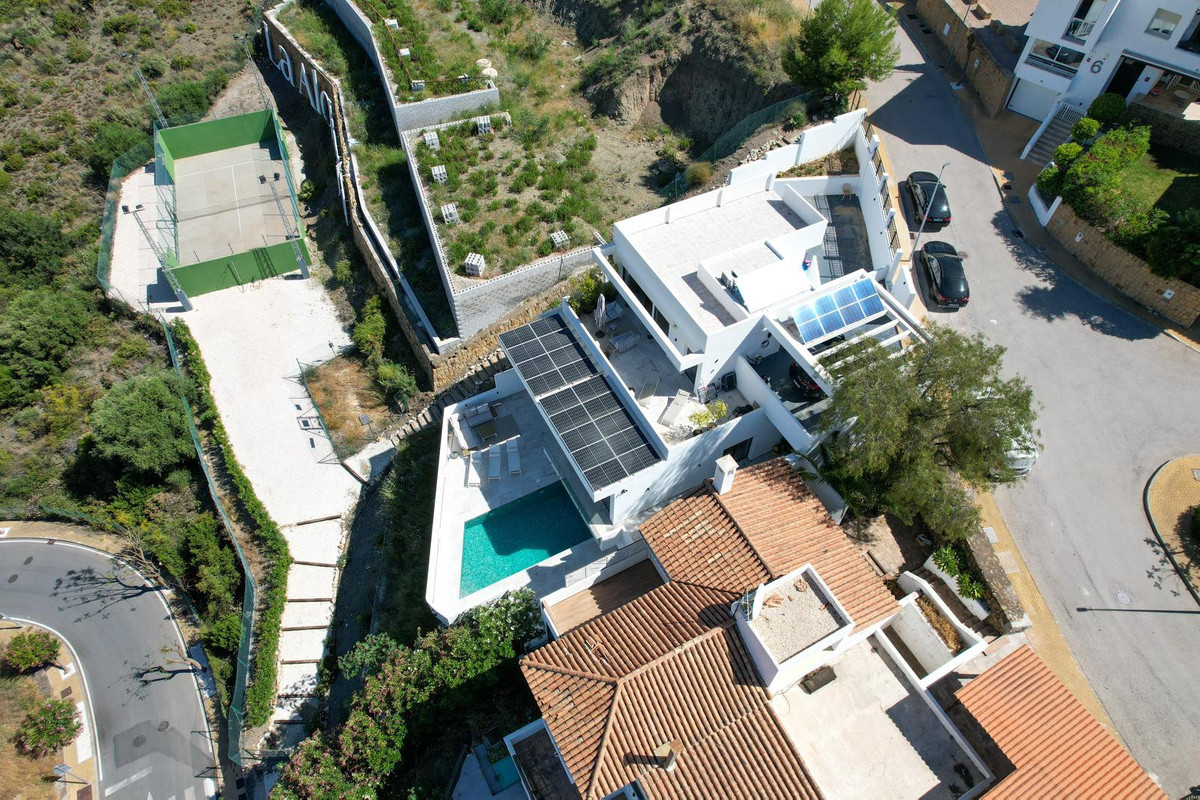 5 Bed Townhouse for sale in Benahavís Costa Del Sol, Málaga, Spain