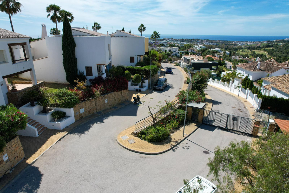 5 Bed Townhouse for sale in Benahavís Costa Del Sol, Málaga, Spain