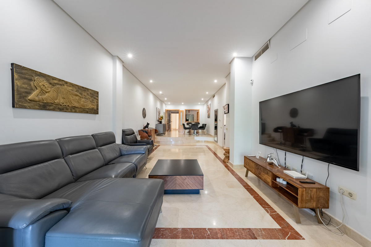 3 Bed Apartment for sale in Puerto Banús Costa Del Sol, Málaga, Spain