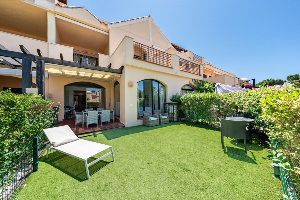 3 Bed Apartment for sale in Puerto Banús Costa Del Sol, Málaga, Spain