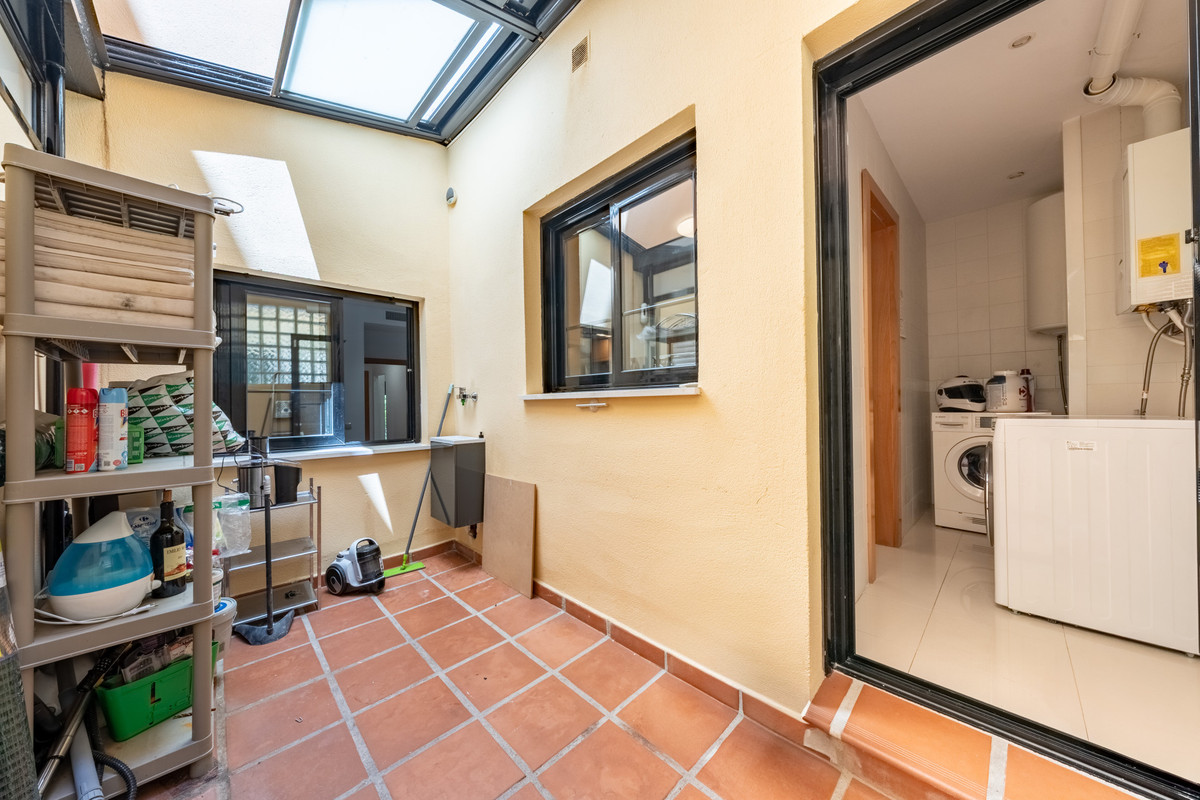 3 Bed Apartment for sale in Puerto Banús Costa Del Sol, Málaga, Spain