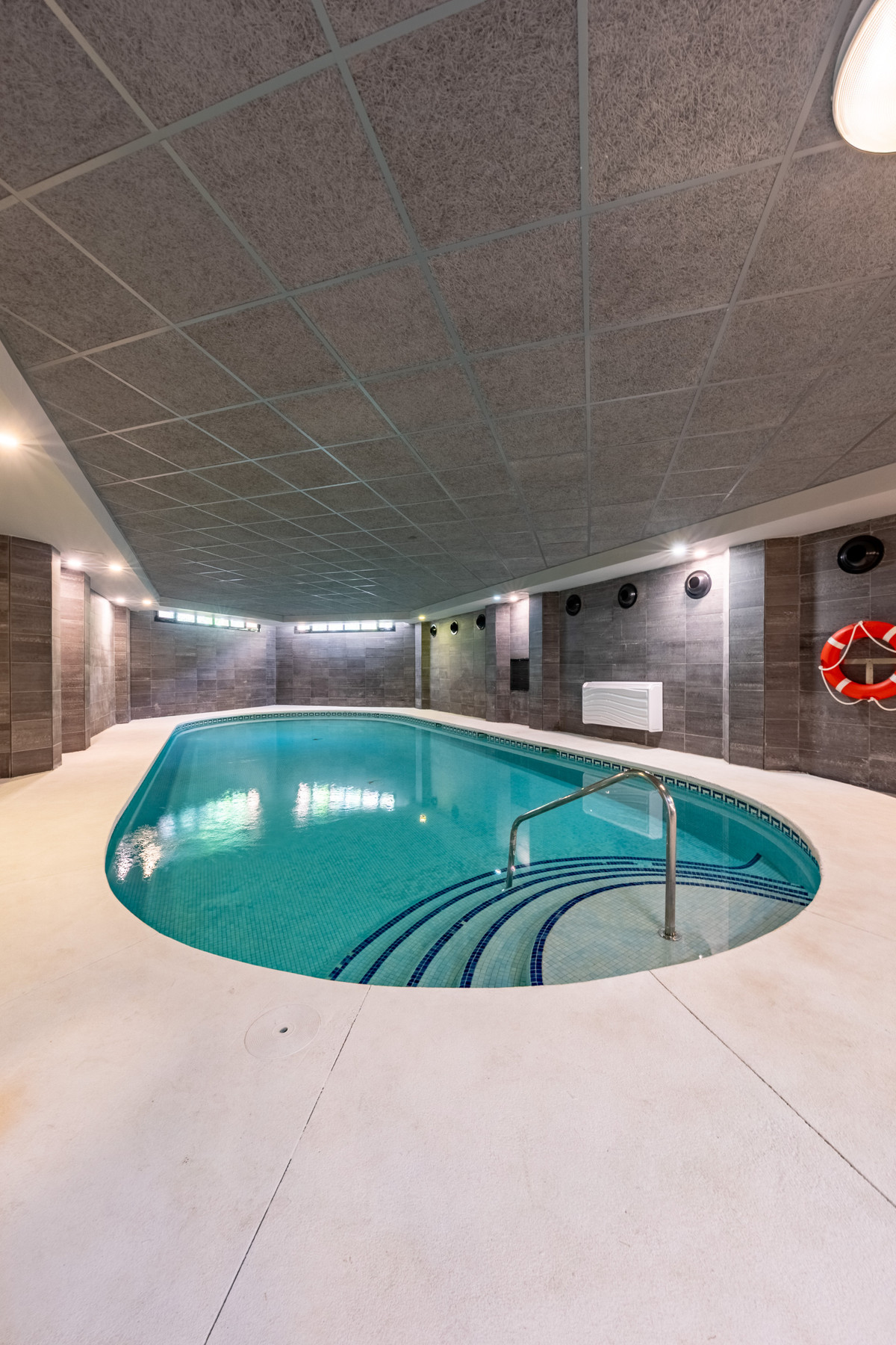 3 Bed Apartment for sale in Puerto Banús Costa Del Sol, Málaga, Spain