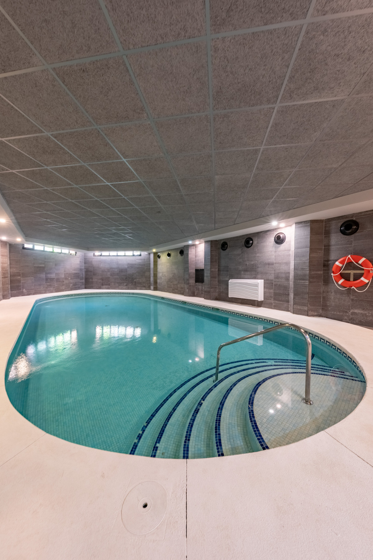 3 Bed Apartment for sale in Puerto Banús Costa Del Sol, Málaga, Spain