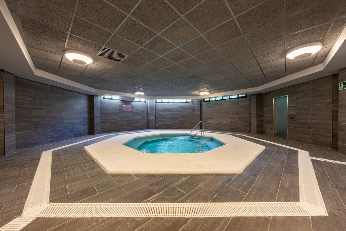 3 Bed Apartment for sale in Puerto Banús Costa Del Sol, Málaga, Spain