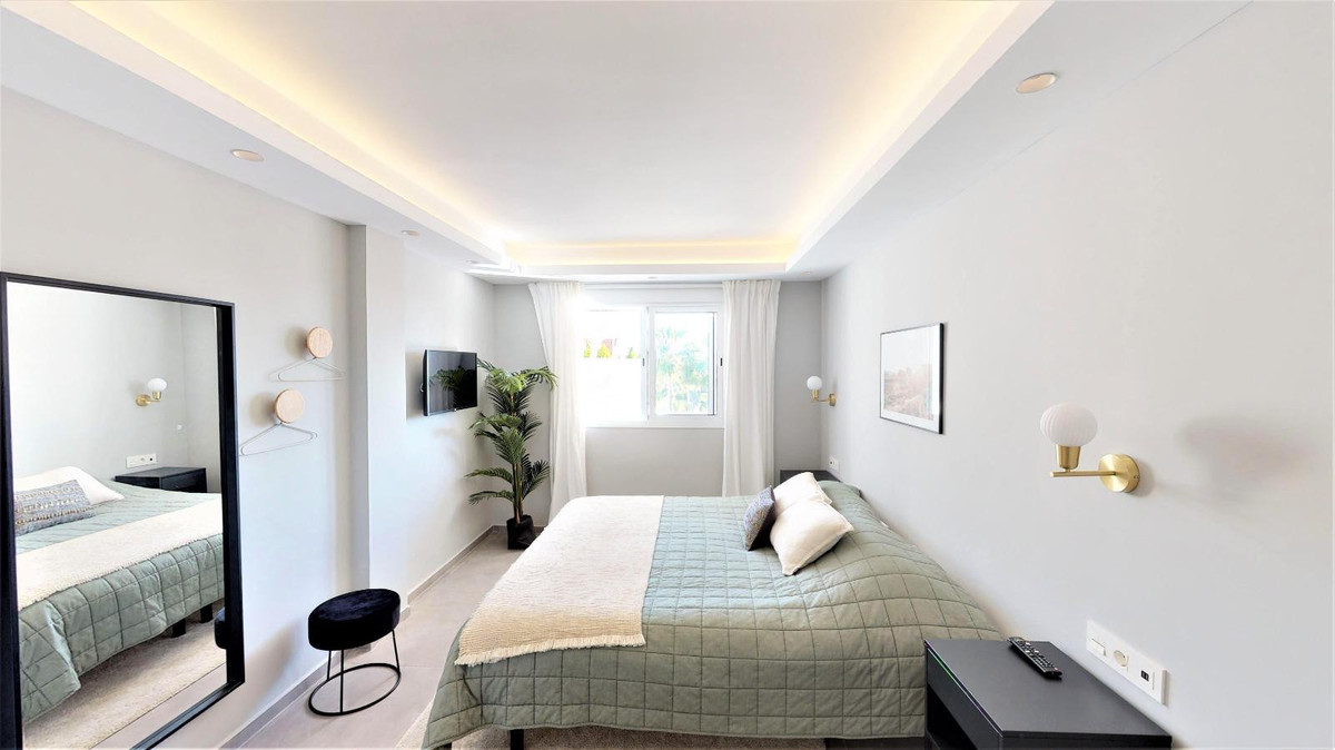 3 Bed Apartment for sale in Nueva Andalucía Costa Del Sol, Málaga, Spain