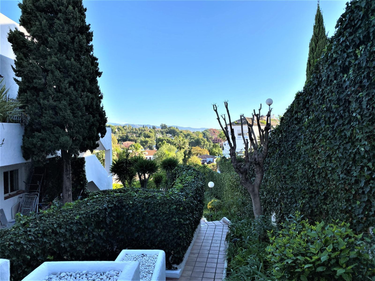 3 Bed Apartment for sale in Nueva Andalucía Costa Del Sol, Málaga, Spain
