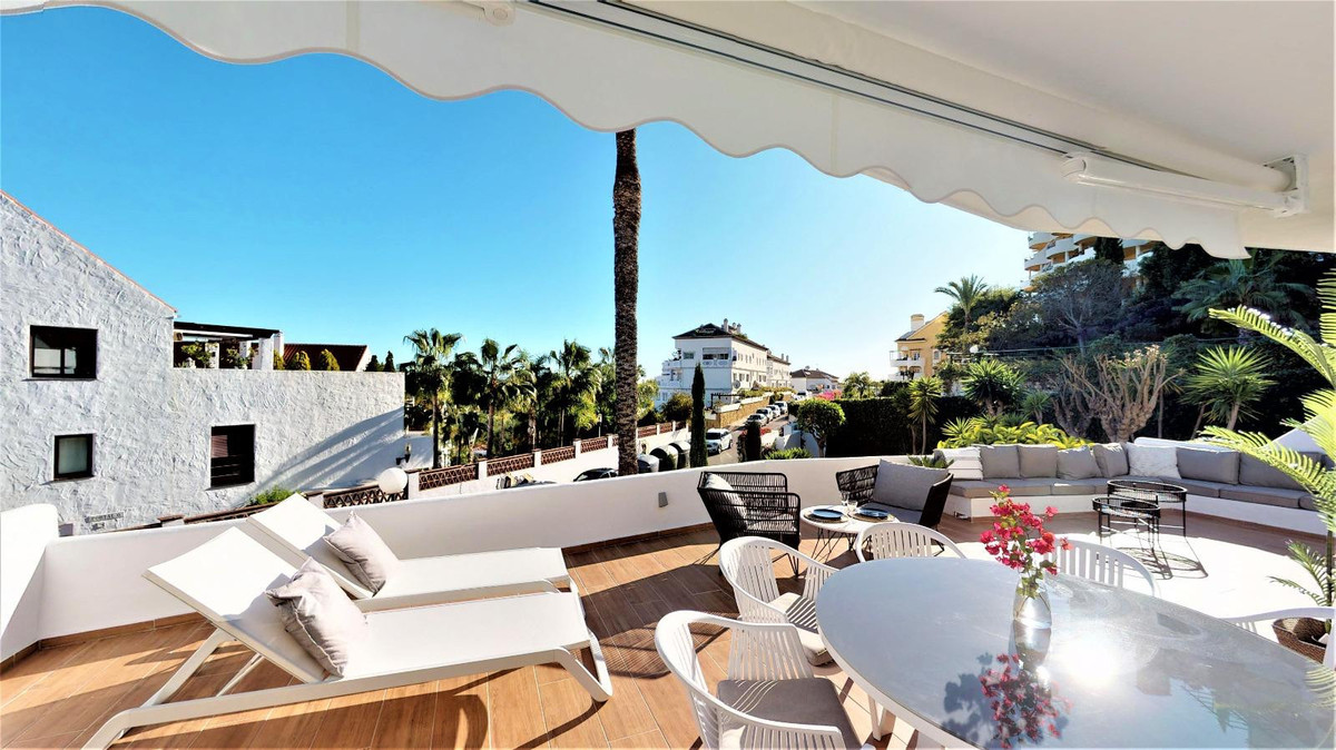 3 Bed Apartment for sale in Nueva Andalucía Costa Del Sol, Málaga, Spain