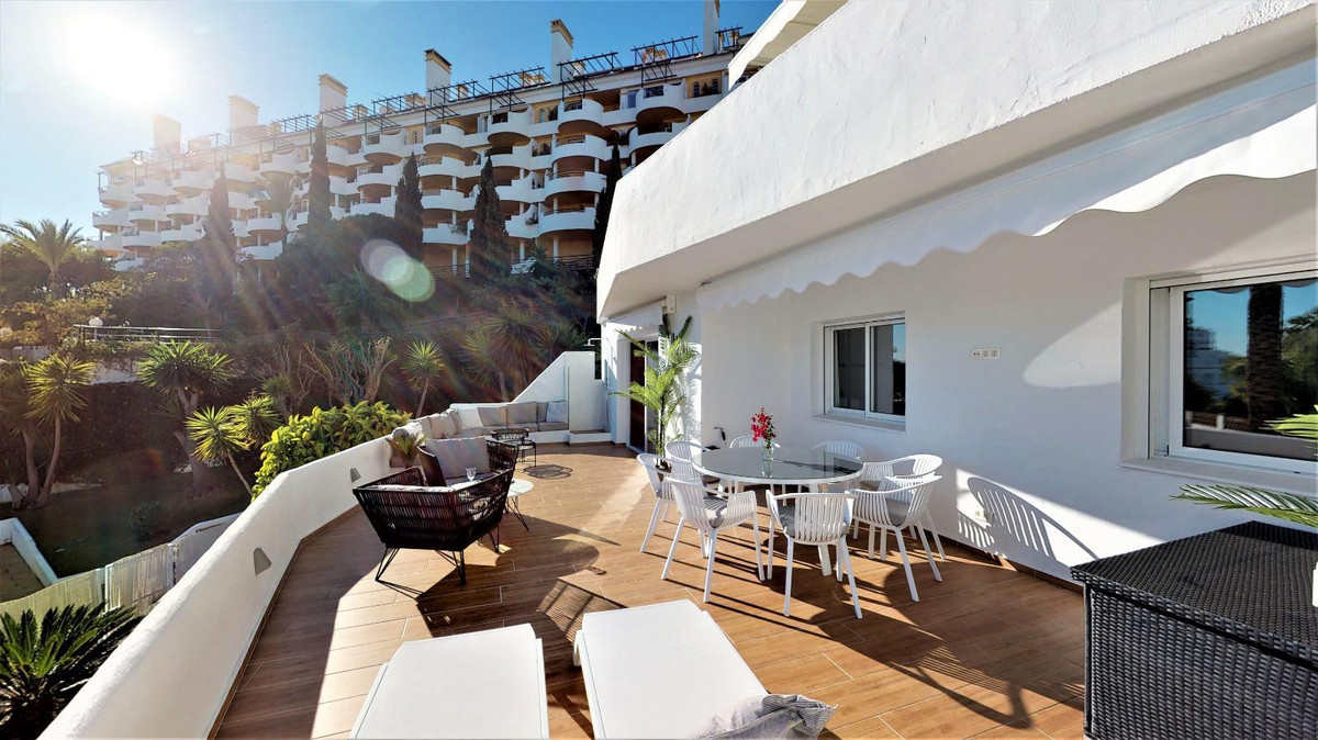 3 Bed Apartment for sale in Nueva Andalucía Costa Del Sol, Málaga, Spain
