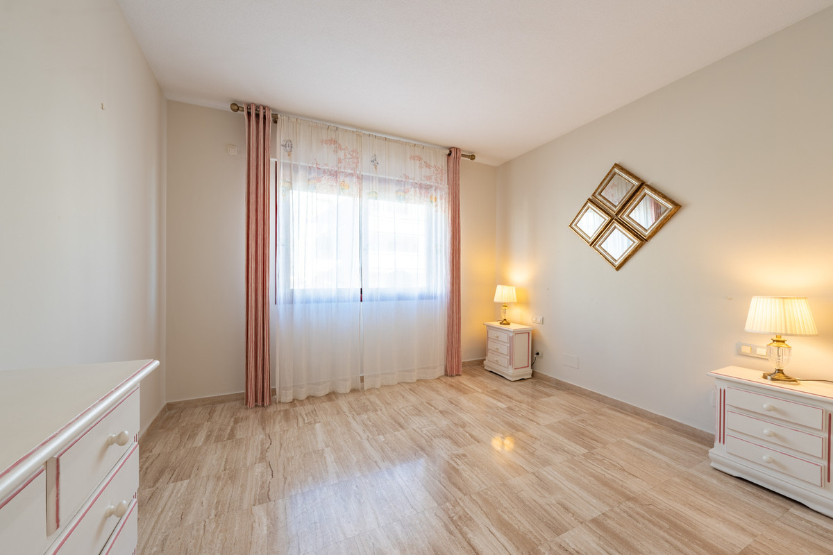 Se vende Apartamento Planta Media de 2 dormitorios en Costa Del Sol, Málaga, España