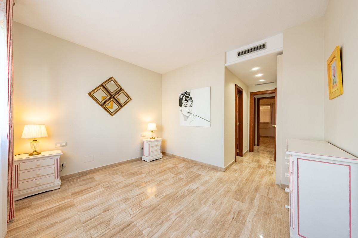 Se vende Apartamento Planta Media de 2 dormitorios en Costa Del Sol, Málaga, España