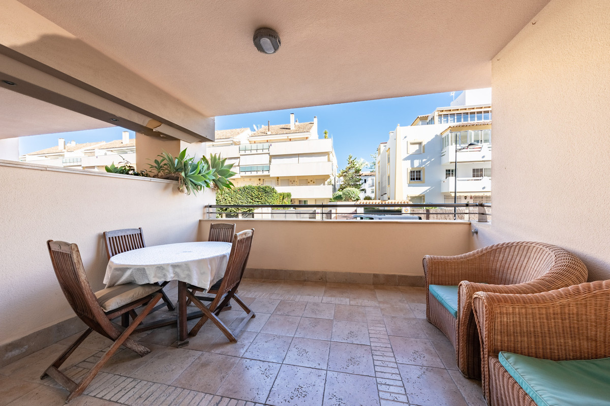 Se vende Apartamento Planta Media de 2 dormitorios en Costa Del Sol, Málaga, España