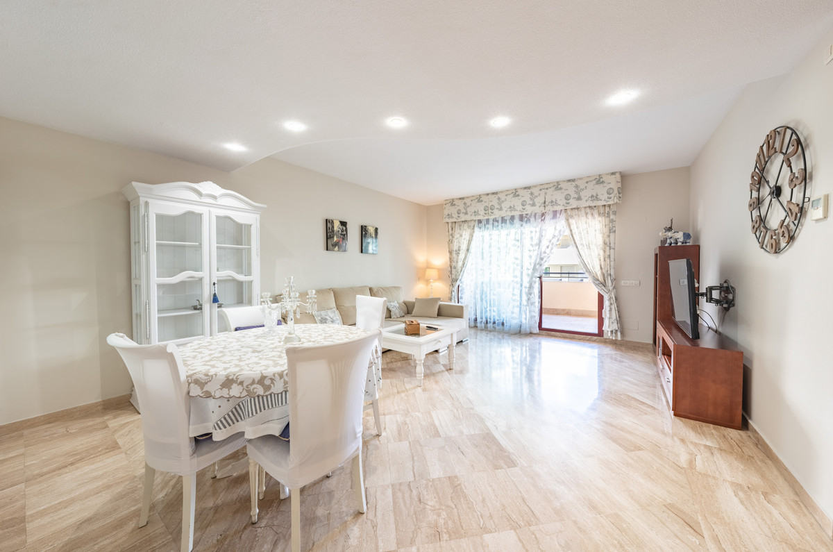Se vende Apartamento Planta Media de 2 dormitorios en Costa Del Sol, Málaga, España