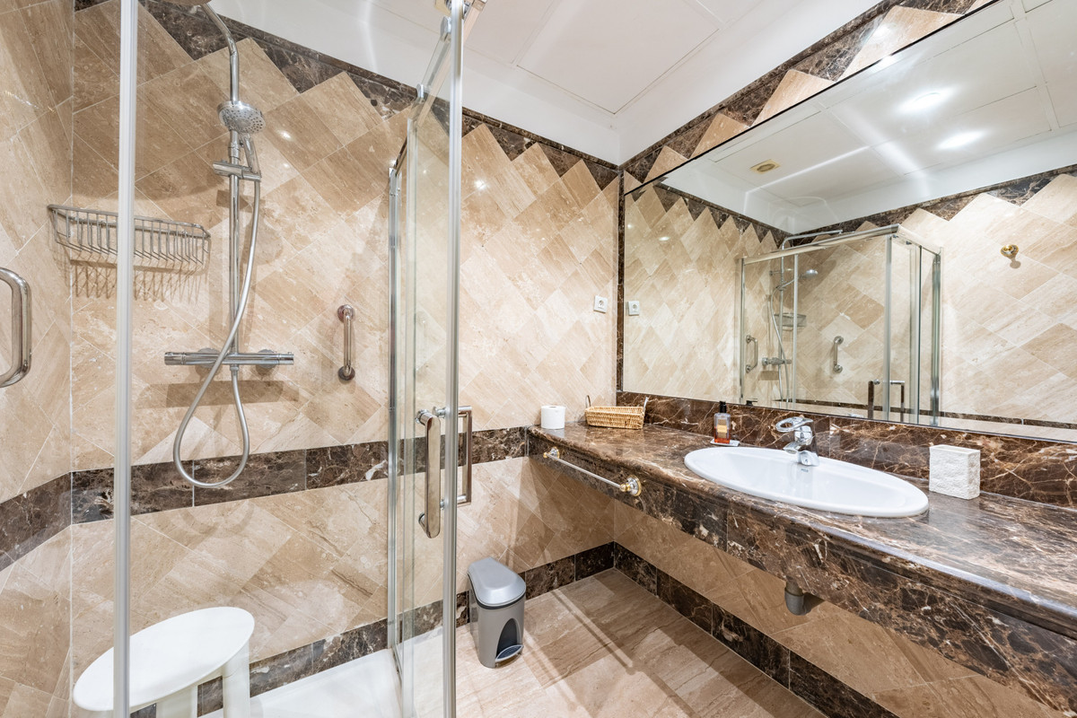 Se vende Apartamento Planta Media de 2 dormitorios en Costa Del Sol, Málaga, España