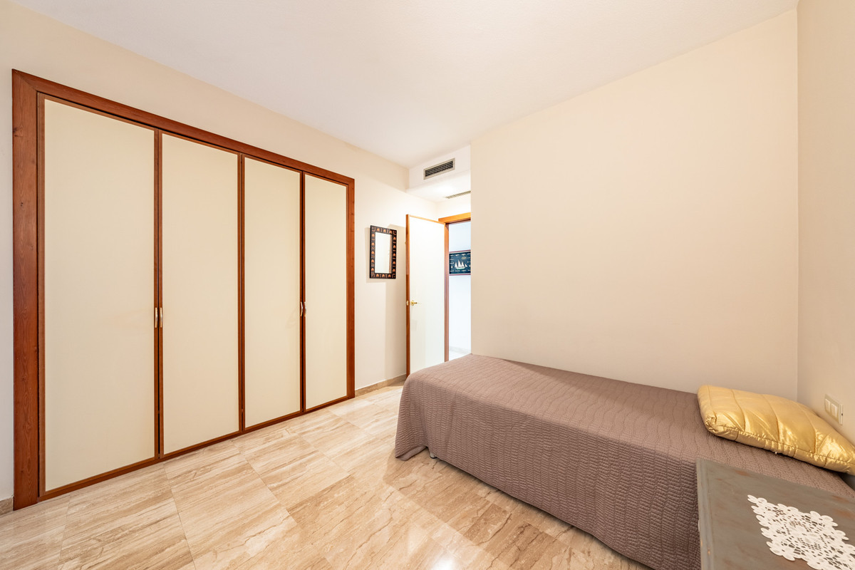 Se vende Apartamento Planta Media de 2 dormitorios en Costa Del Sol, Málaga, España