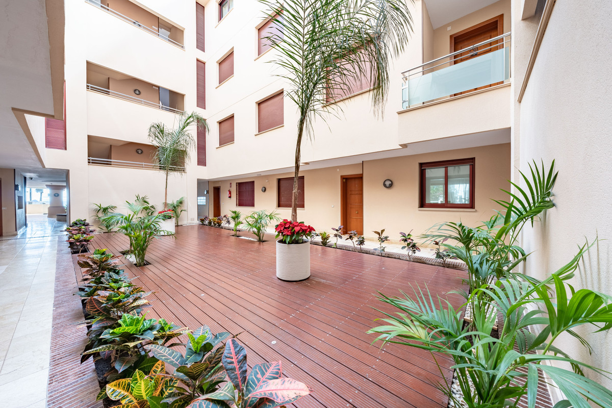 Se vende Apartamento Planta Media de 2 dormitorios en Costa Del Sol, Málaga, España