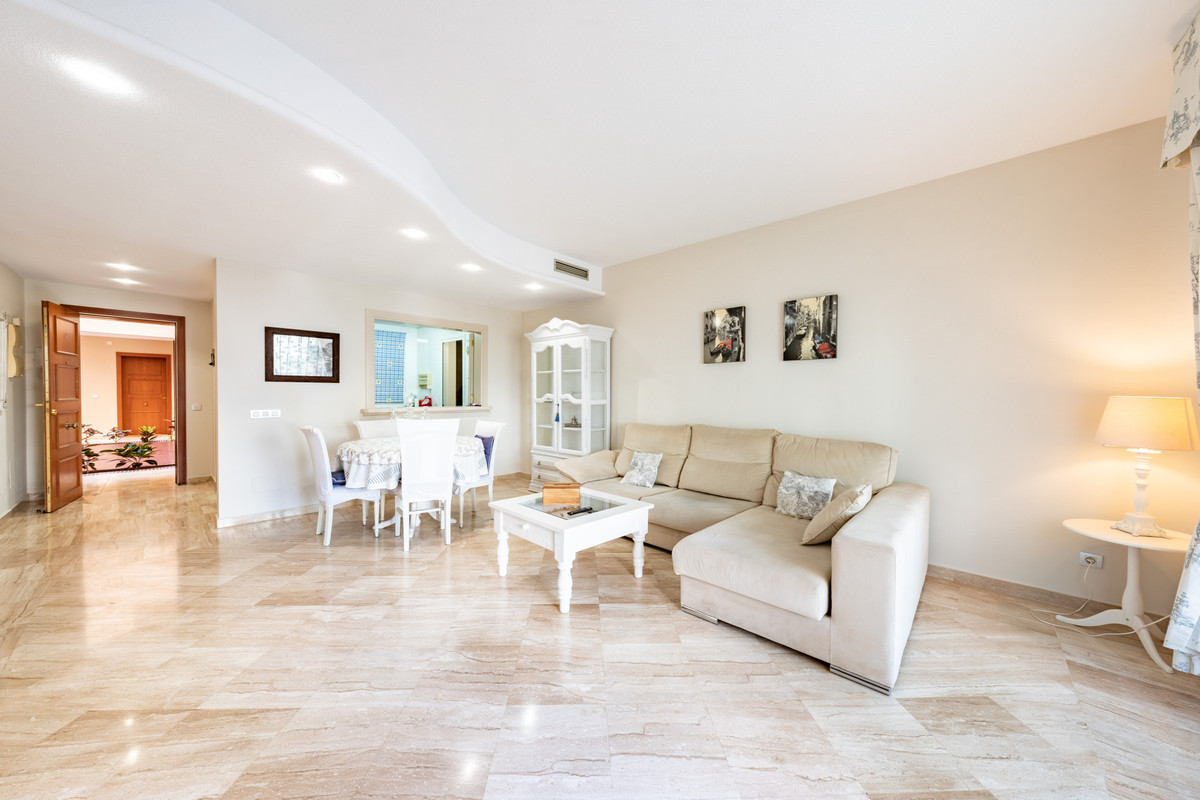Se vende Apartamento Planta Media de 2 dormitorios en Costa Del Sol, Málaga, España