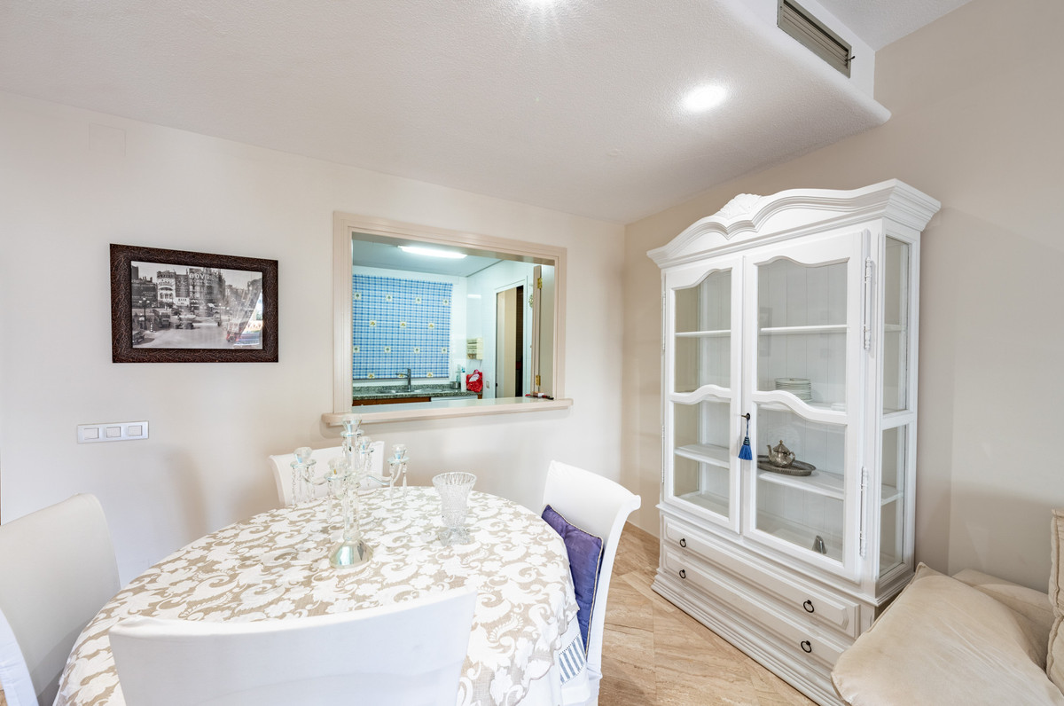 Se vende Apartamento Planta Media de 2 dormitorios en Costa Del Sol, Málaga, España