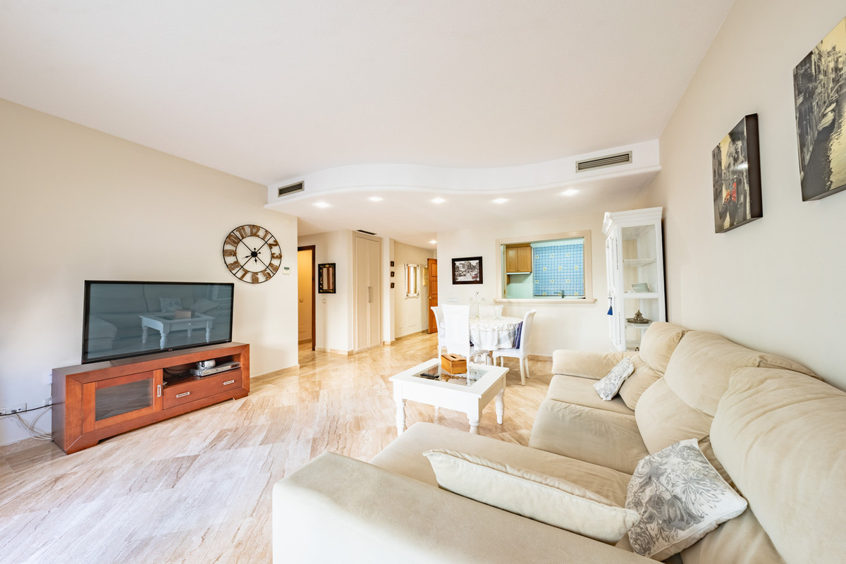 Se vende Apartamento Planta Media de 2 dormitorios en Costa Del Sol, Málaga, España