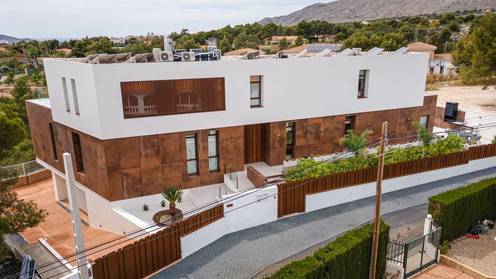 4 Bed Townhouse for sale in Benidorm Costa Blanca, Alicante, Spain