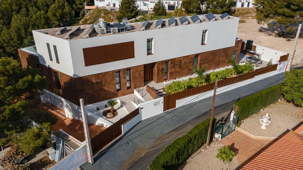 4 Bed Townhouse for sale in Benidorm Costa Blanca, Alicante, Spain