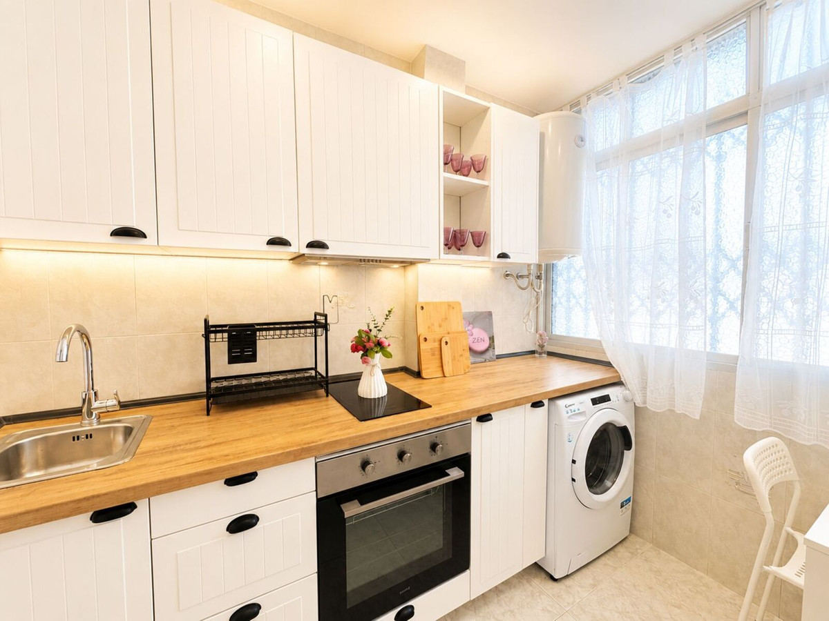 3 Bed Apartment for sale in Fuengirola Costa Del Sol, Málaga, Spain