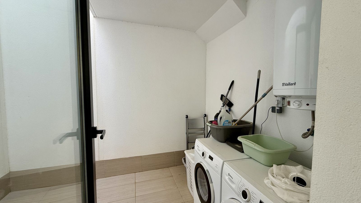 3 Bed Apartment for sale in Estepona Costa Del Sol, Málaga, Spain