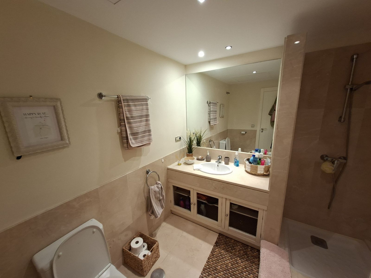 Se vende Apartamento Planta Media de 2 dormitorios en Costa Del Sol, Málaga, España