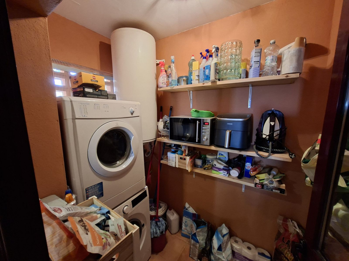 Se vende Apartamento Planta Media de 2 dormitorios en Costa Del Sol, Málaga, España