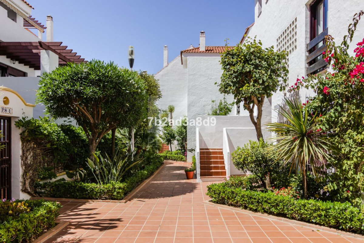 2 Bed Apartment for sale in Nueva Andalucía Costa Del Sol, Málaga, Spain