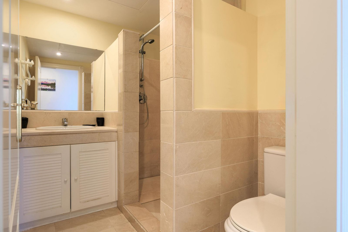 Se vende Apartamento Planta Baja de 3 dormitorios en Costa Del Sol, Málaga, España