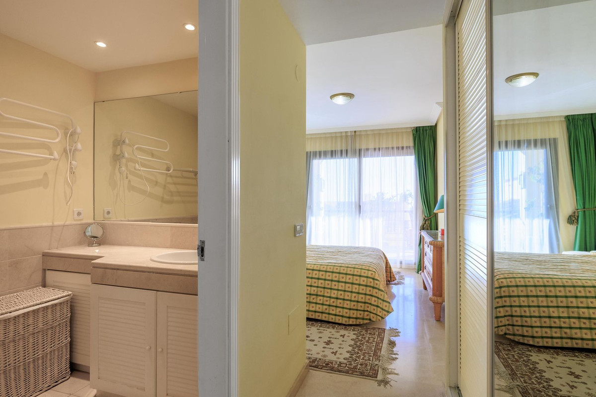 Se vende Apartamento Planta Baja de 3 dormitorios en Costa Del Sol, Málaga, España