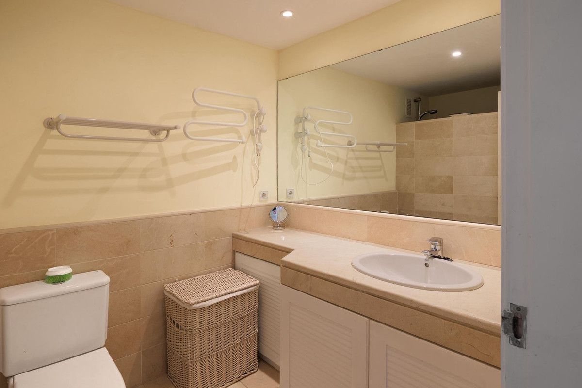 Se vende Apartamento Planta Baja de 3 dormitorios en Costa Del Sol, Málaga, España