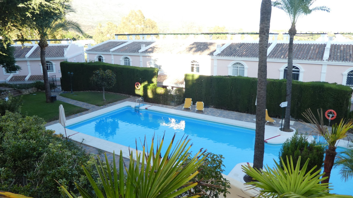 2 Bed Apartment for sale in Nueva Andalucía Costa Del Sol, Málaga, Spain