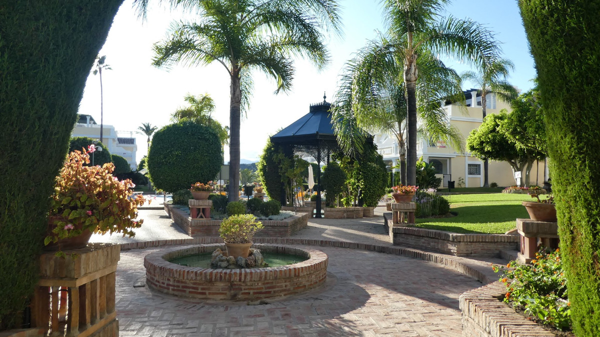 2 Bed Apartment for sale in Nueva Andalucía Costa Del Sol, Málaga, Spain