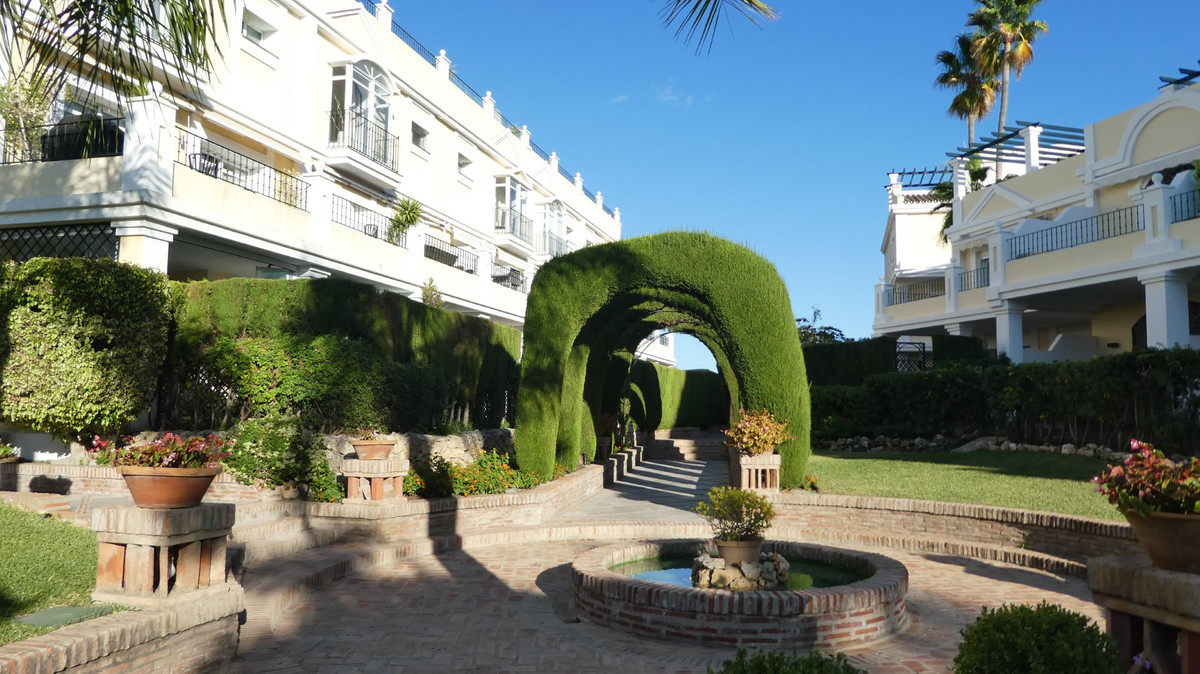 2 Bed Apartment for sale in Nueva Andalucía Costa Del Sol, Málaga, Spain