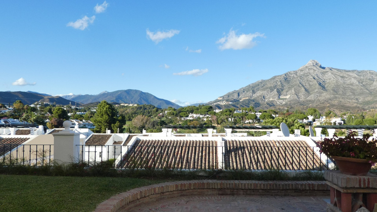 2 Bed Apartment for sale in Nueva Andalucía Costa Del Sol, Málaga, Spain