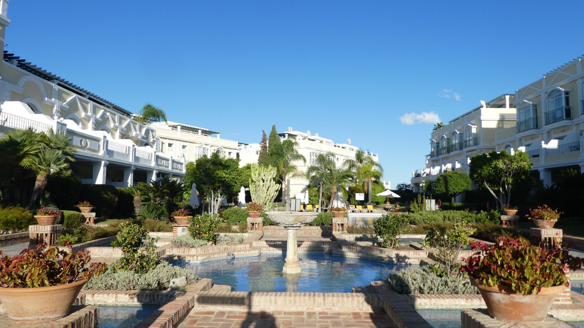2 Bed Apartment for sale in Nueva Andalucía Costa Del Sol, Málaga, Spain