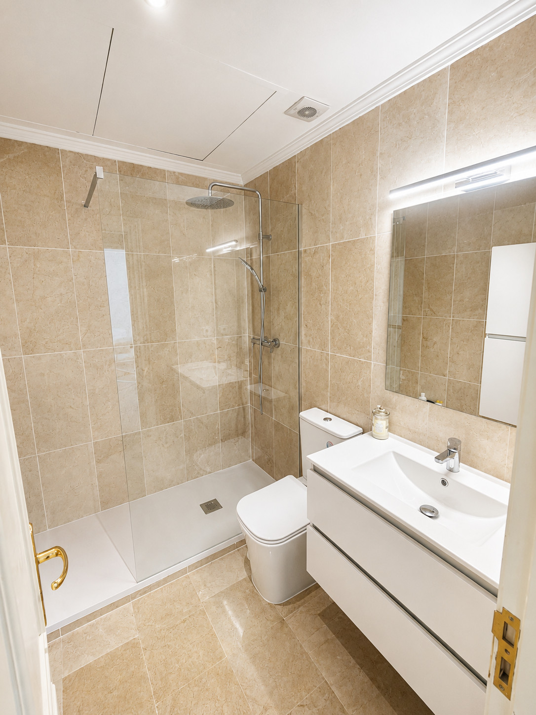 2 Bed Apartment for sale in Nueva Andalucía Costa Del Sol, Málaga, Spain