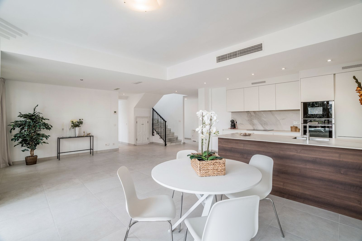 3 Bed Apartment for sale in Nueva Andalucía Costa Del Sol, Málaga, Spain