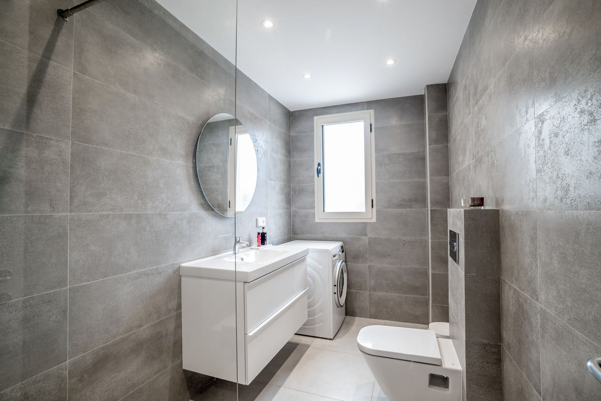 3 Bed Apartment for sale in Nueva Andalucía Costa Del Sol, Málaga, Spain