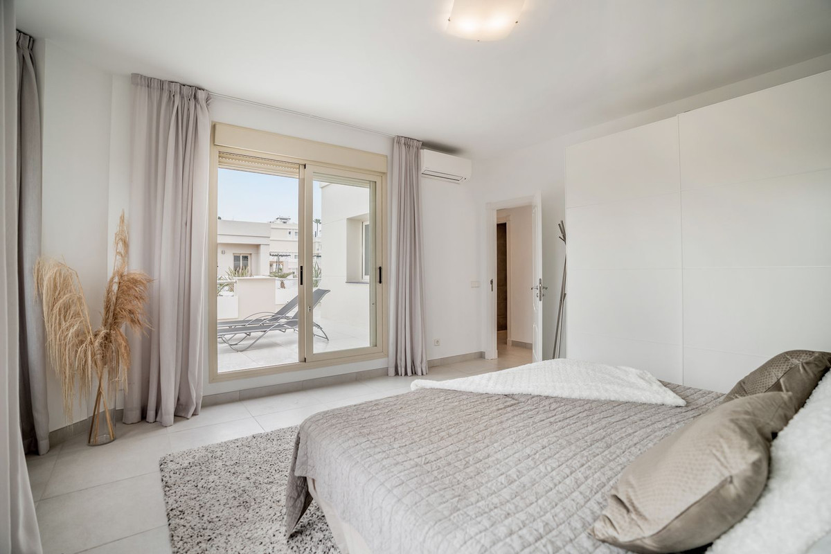 3 Bed Apartment for sale in Nueva Andalucía Costa Del Sol, Málaga, Spain