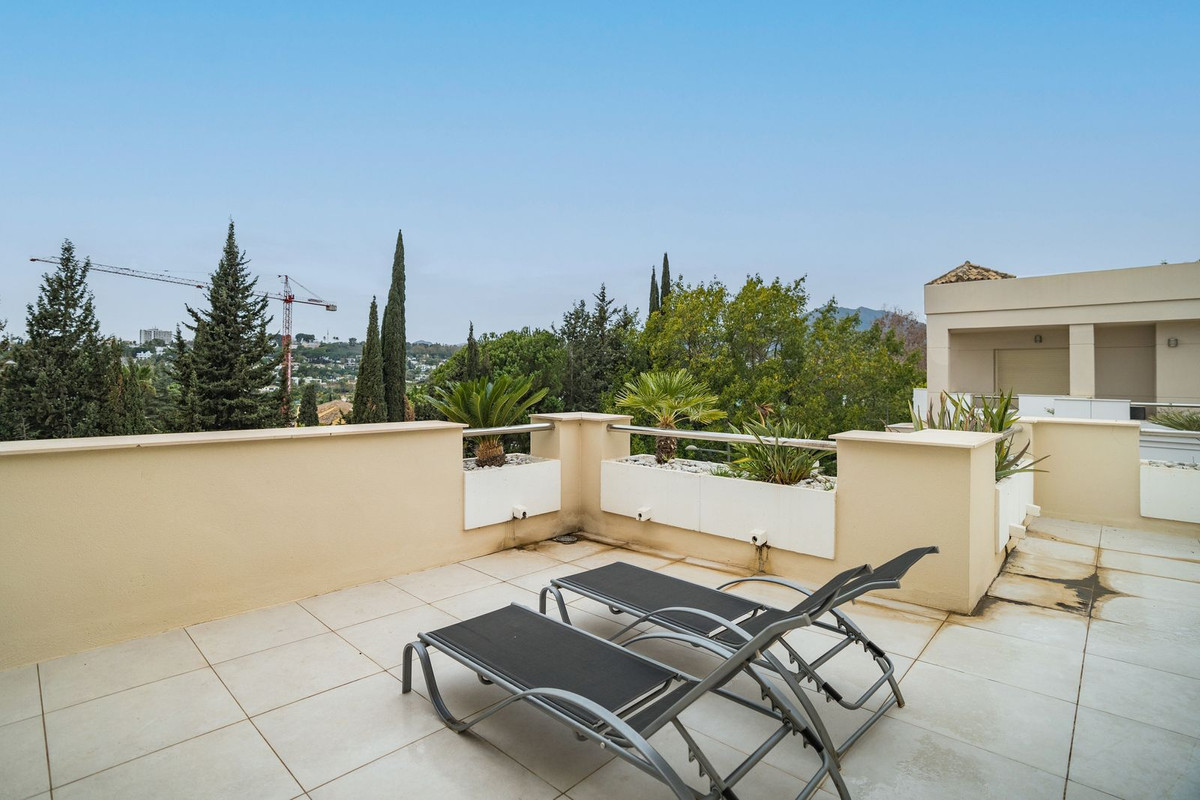 3 Bed Apartment for sale in Nueva Andalucía Costa Del Sol, Málaga, Spain