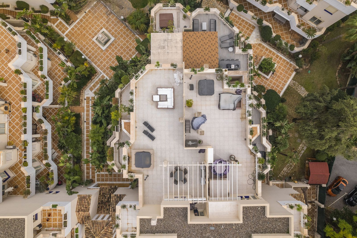 3 Bed Apartment for sale in Nueva Andalucía Costa Del Sol, Málaga, Spain