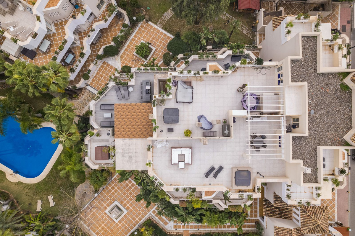 3 Bed Apartment for sale in Nueva Andalucía Costa Del Sol, Málaga, Spain
