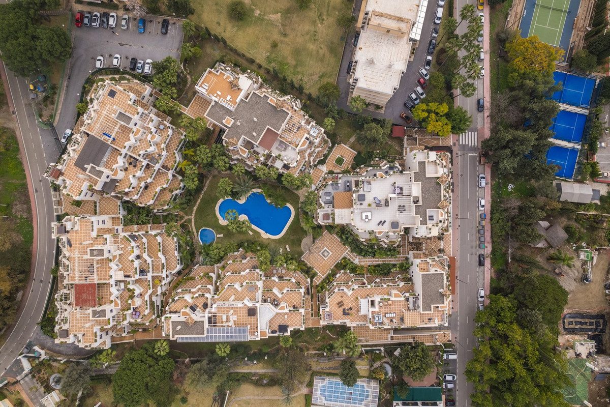 3 Bed Apartment for sale in Nueva Andalucía Costa Del Sol, Málaga, Spain